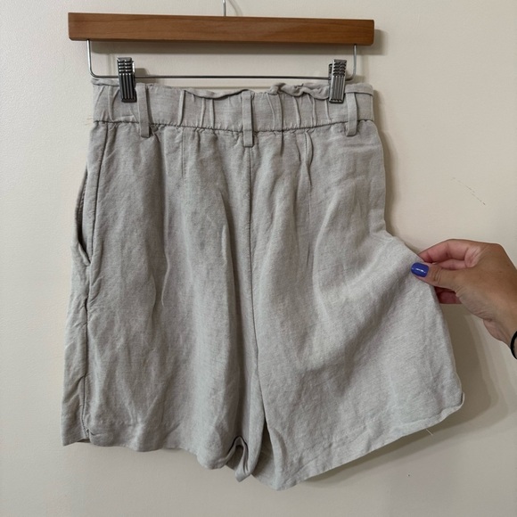 H&M linen blend shorts - size 6 - Picture 3 of 6